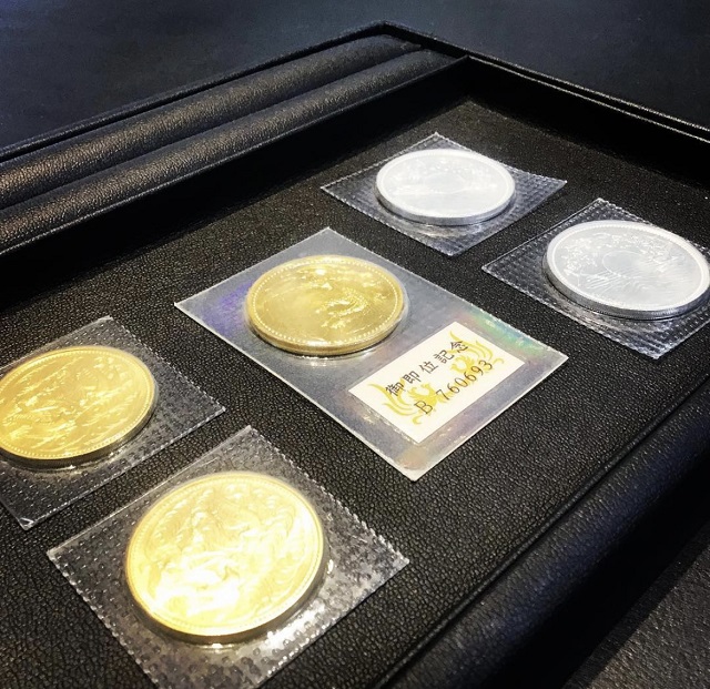 金とプラチナの記念硬貨5枚